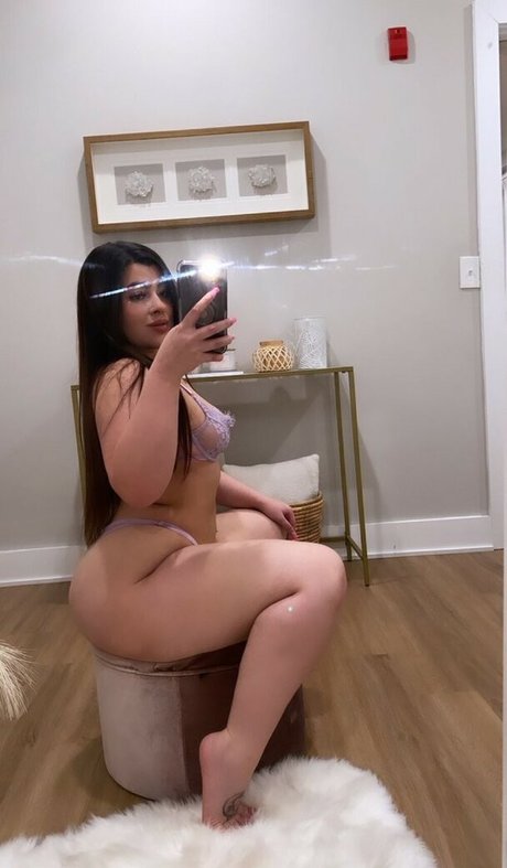 Naakte gelekte OnlyFans-foto van Alliebabyxx