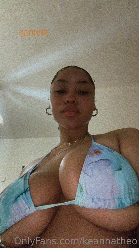 Naakte gelekte OnlyFans-foto van Keanna Theo