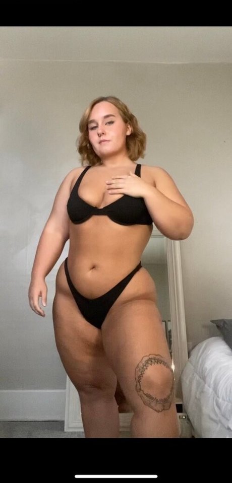 Naakte gelekte OnlyFans-foto van Buffgranola
