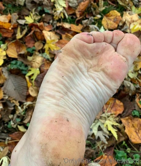 Naakte gelekte OnlyFans-foto van Ellesfeet8