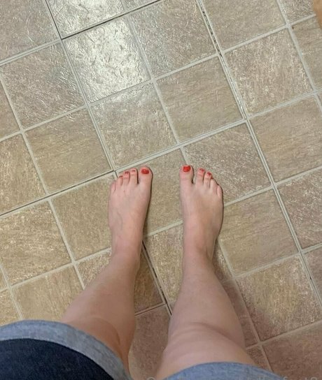 Naakte gelekte OnlyFans-foto van Ellesfeet8