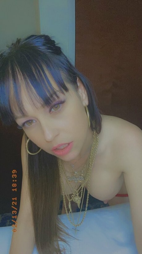 Naakte gelekte OnlyFans-foto van Enticingbeauty