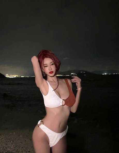 Naakte gelekte OnlyFans-foto van Dana Meng