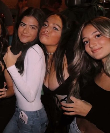 Naakte gelekte OnlyFans-foto van Hannah B