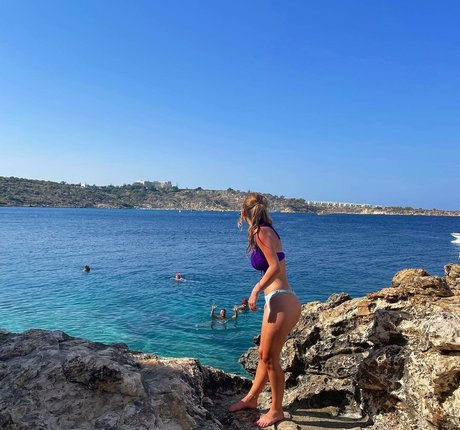 Naakte gelekte OnlyFans-foto van Fenellajane