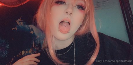 Naakte gelekte OnlyFans-foto van Angeldustdollie
