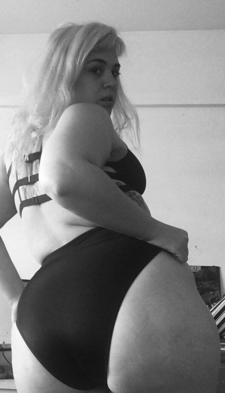 Naakte gelekte OnlyFans-foto van Xxxriotxxx