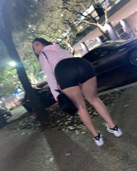 Naakte gelekte OnlyFans-foto van Jadefattie
