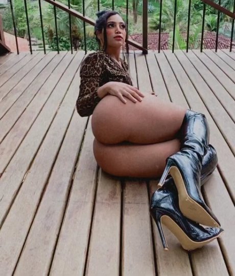 Naakte gelekte OnlyFans-foto van Najla Ferreira