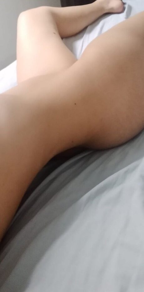 Naakte gelekte OnlyFans-foto van Ysseneg