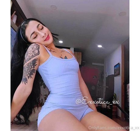 Naakte gelekte OnlyFans-foto van Exxoticaxx