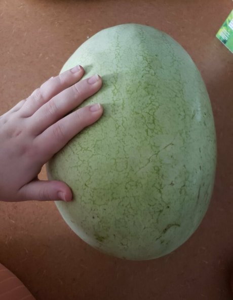 Naakte gelekte OnlyFans-foto van Veronikaplants