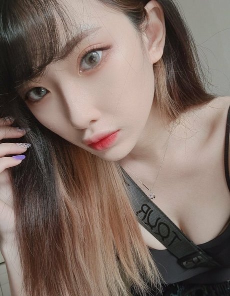 Naakte gelekte OnlyFans-foto van Kiyocosplay