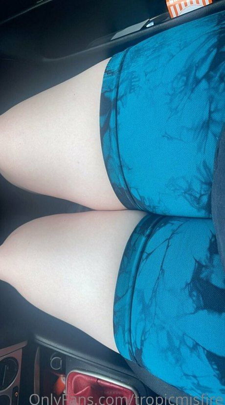 Naakte gelekte OnlyFans-foto van Tropicmisfire
