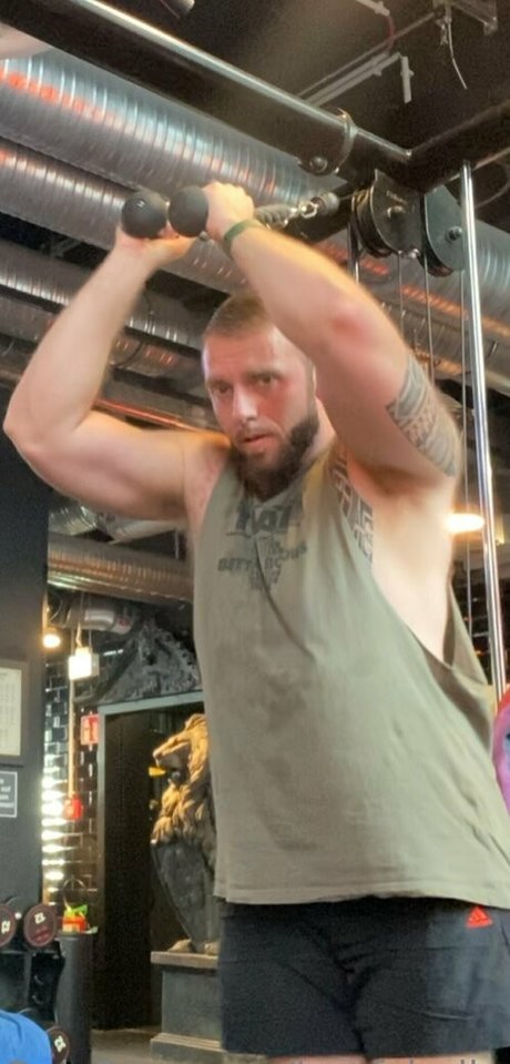 Naakte gelekte OnlyFans-foto van Beefybullp