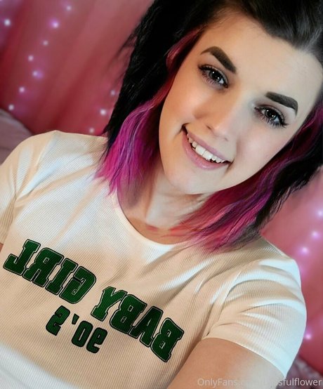 Naakte gelekte OnlyFans-foto van Blissfulflower