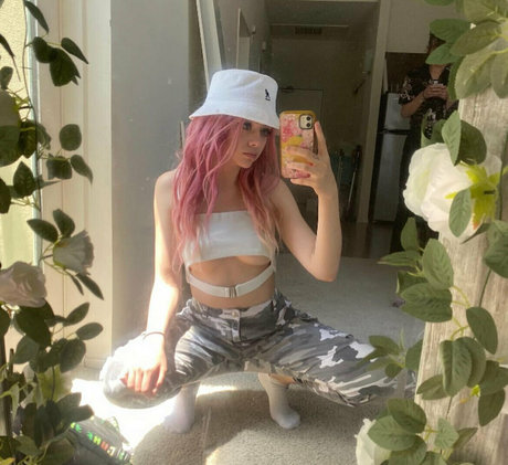 Naakte gelekte OnlyFans-foto van Justinefans