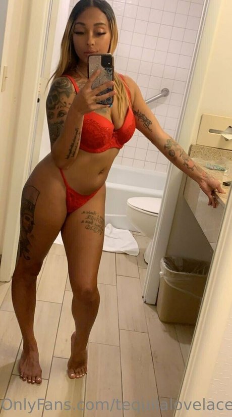 Naakte gelekte OnlyFans-foto van Tequilalovelace