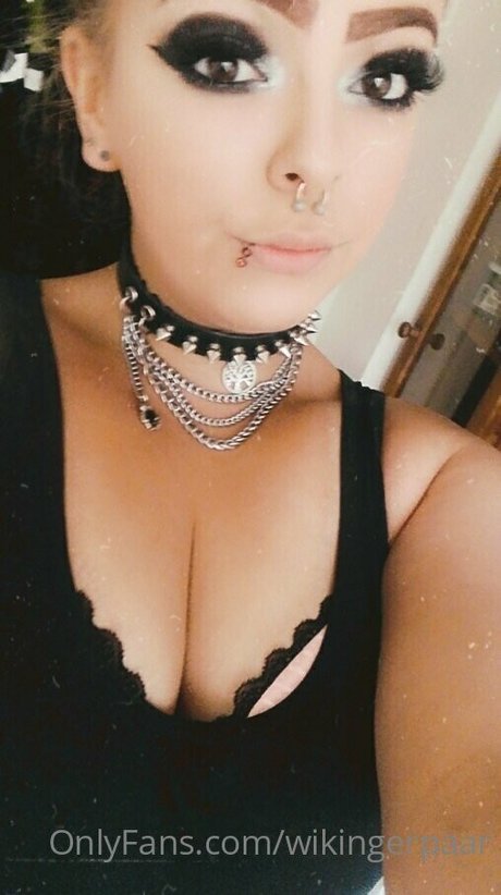 Naakte gelekte OnlyFans-foto van Wikingerpaar