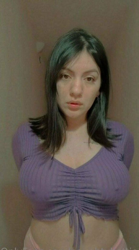 Naakte gelekte OnlyFans-foto van Naughtyhottiediana