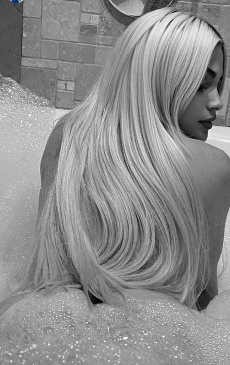Naakte gelekte OnlyFans-foto van Alejandra Barbie