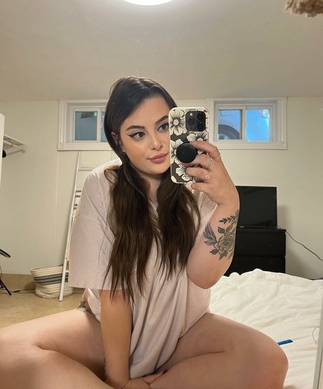 Naakte gelekte OnlyFans-foto van Balla Paige
