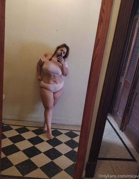 Naakte gelekte OnlyFans-foto van Brinaxxx