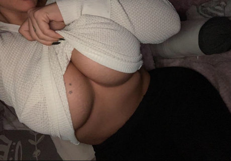 Naakte gelekte OnlyFans-foto van Kahina
