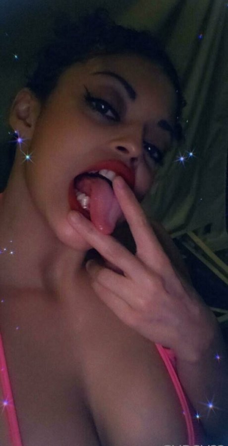 Naakte gelekte OnlyFans-foto van Aligurlgypsy212