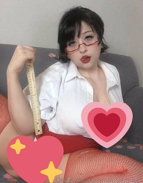 Naakte gelekte OnlyFans-foto van Cousinmiso