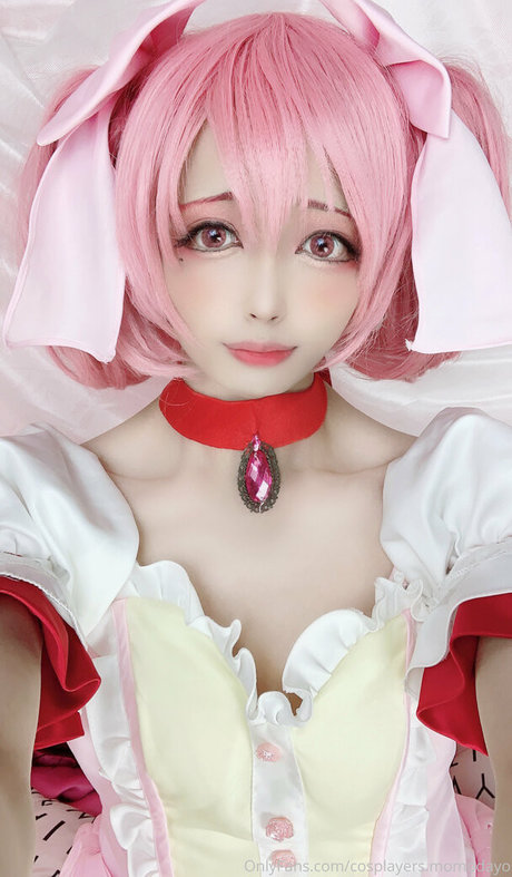 Naakte gelekte OnlyFans-foto van Cosplayersmomodayo