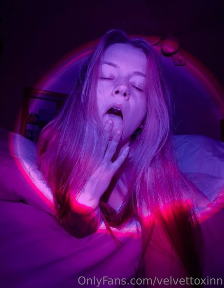 Naakte gelekte OnlyFans-foto van Velvettoxinn