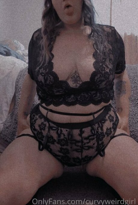 Curvyweirdgirl
