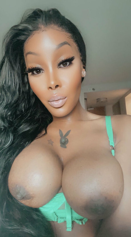 Naakte gelekte OnlyFans-foto van Honeybanksxxx