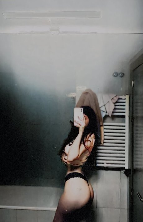 Naakte gelekte OnlyFans-foto van Abbyimu
