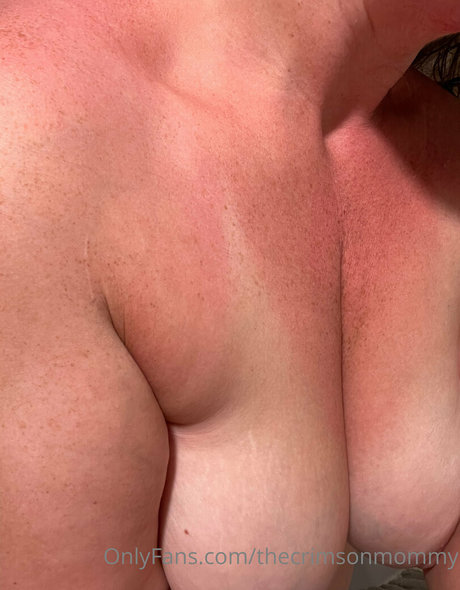 Naakte gelekte OnlyFans-foto van Thecrimsonmommy