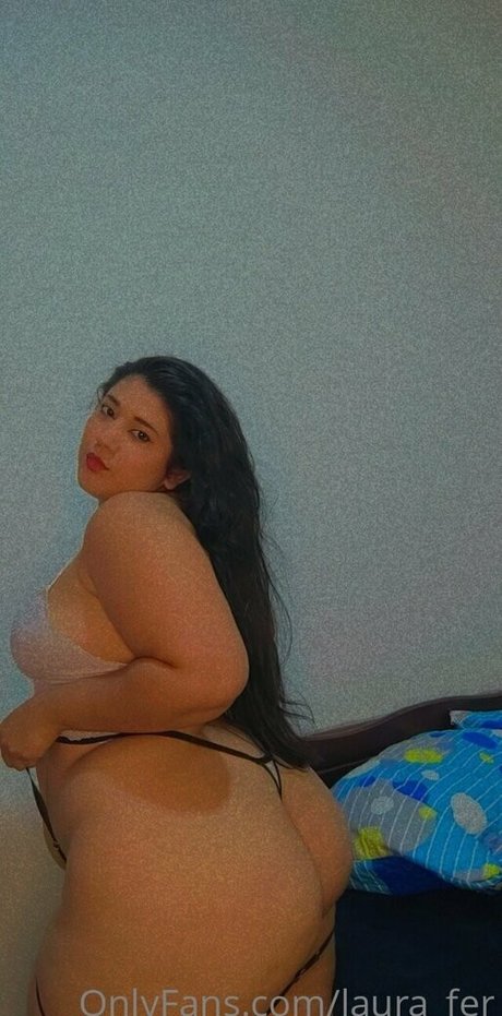 Naakte gelekte OnlyFans-foto van Laurafer