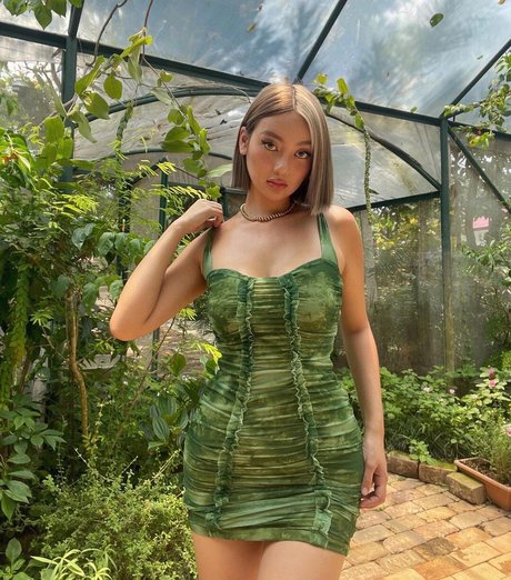 Naakte gelekte OnlyFans-foto van Nika Higashionna