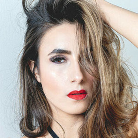 Naakte gelekte OnlyFans-foto van Sarha Hanna