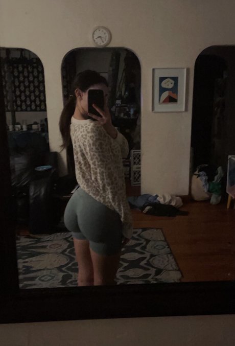 Naakte gelekte OnlyFans-foto van Sophgara