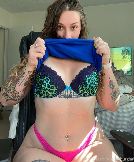 Naakte gelekte OnlyFans-foto van Pussyburglar