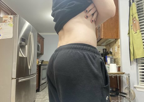 Naakte gelekte OnlyFans-foto van Kwaranblood