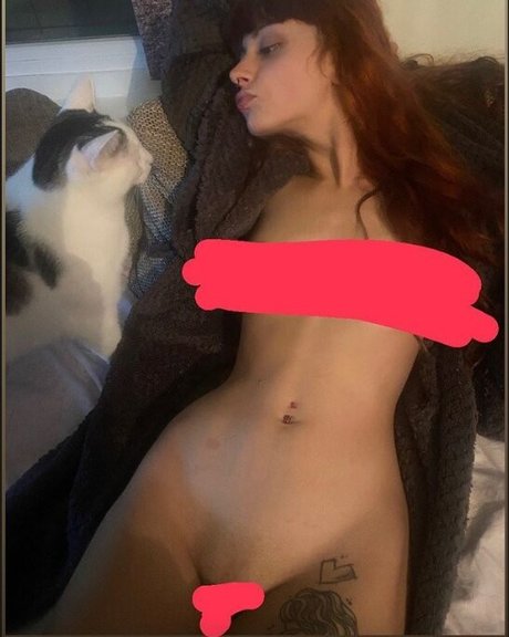 Naakte gelekte OnlyFans-foto van Lillypornokatze