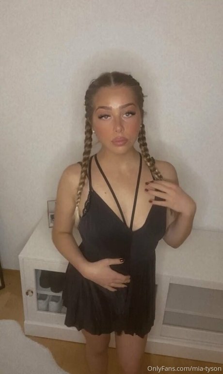 Naakte gelekte OnlyFans-foto van Miatyson
