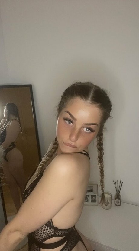 Naakte gelekte OnlyFans-foto van Miatyson