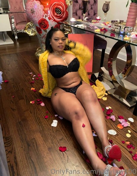 Naakte gelekte OnlyFans-foto van Judylaw100