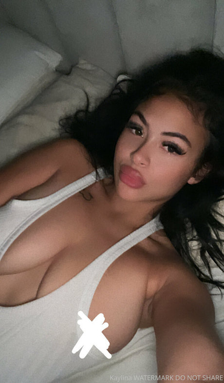 Naakte gelekte OnlyFans-foto van Kaylina Eileen