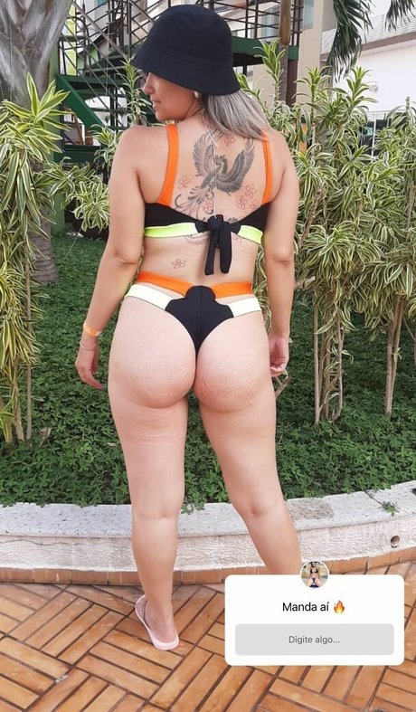 Naakte gelekte OnlyFans-foto van Fernanda Rodrigues