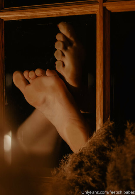 Naakte gelekte OnlyFans-foto van Feetishbabes