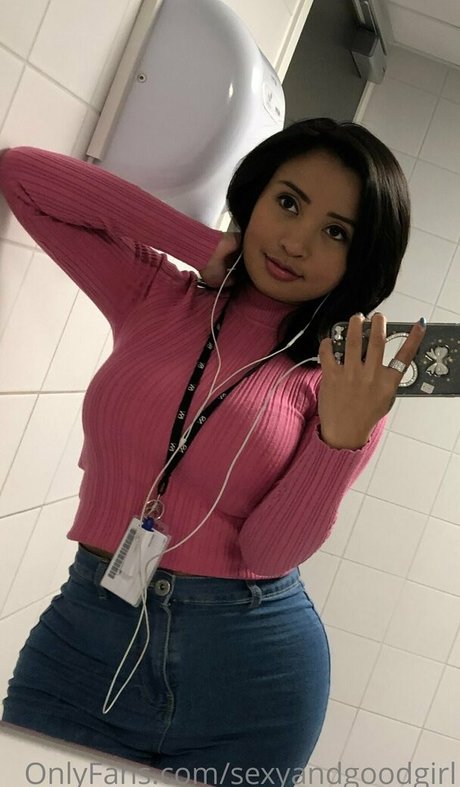 Naakte gelekte OnlyFans-foto van Sexyandgoodgirl